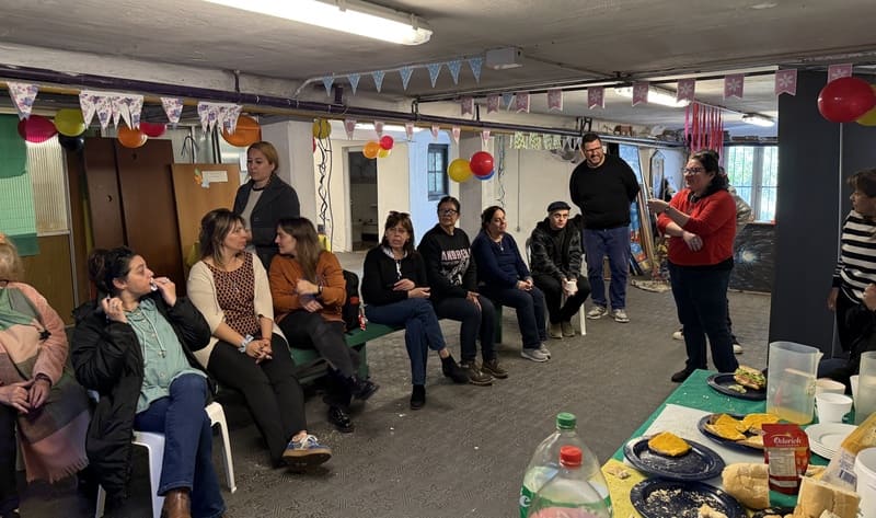 Funcionarios de Promesec festejando