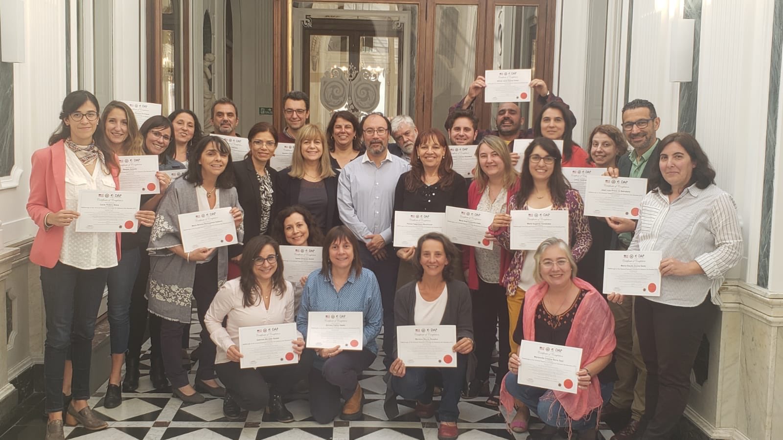 Personal de Inisa con certificados del curso
