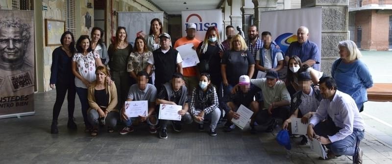 Presidente de Olivera, representantes de Inisa, jóvenes estudiantes, representantes de Don Bosco, educadores