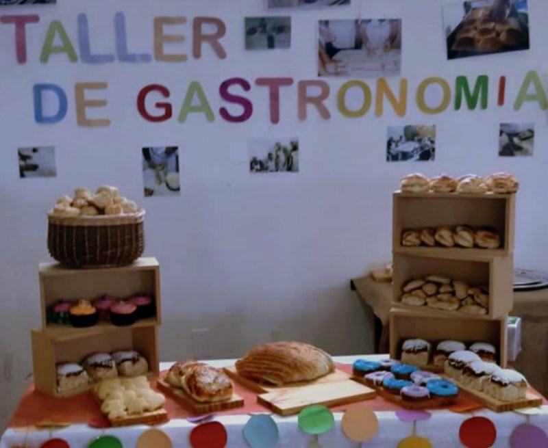 Alimentos varios elaborados por los jóvenes